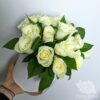 25 белых кенийских роз в коробке